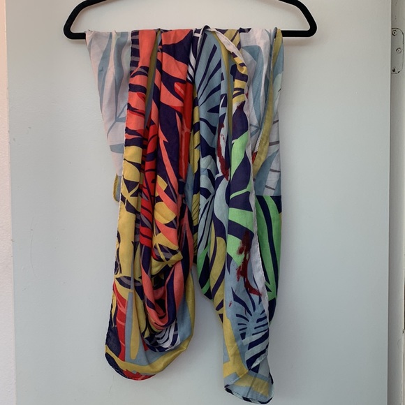 Beautiful Large Tropical Lightweight Shawl Scarf - Picture 5 of 5